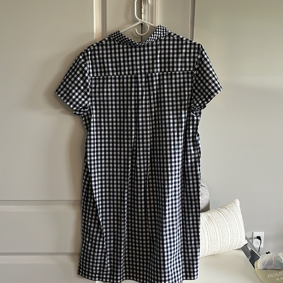Vineyard Vines navy blue, and white gingham patterned dress with pockets. - Picture 5 of 7